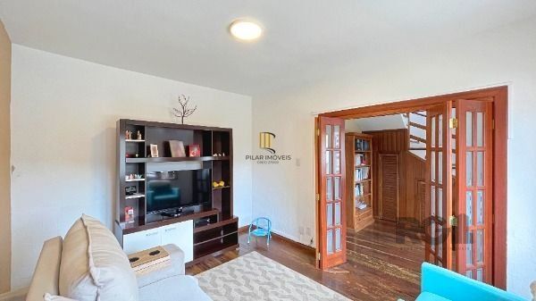 Casa em Porto Alegre, no bairro Aberta dos Morros, com 3 dormitório(s), à venda.
