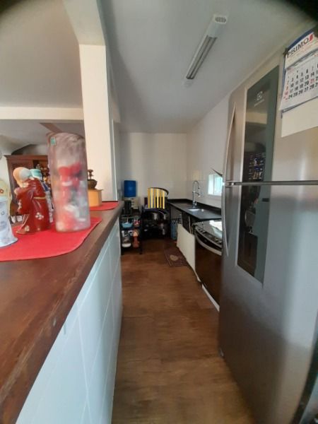 Casa em Porto Alegre, no bairro Guarujá, com 3 dormitório(s), e 3 banheiros, à venda.
