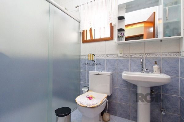 Casa em Porto Alegre, no bairro Tristeza, com 3 dormitório(s), e 3 banheiros, à venda.