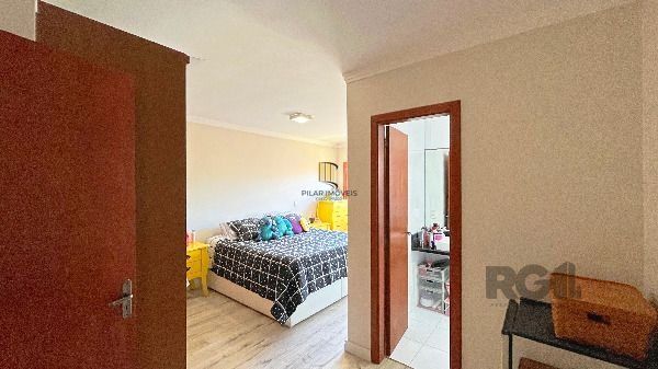 Casa em Porto Alegre, no bairro Hípica, com 3 dormitório(s), e 3 banheiros, à venda.
