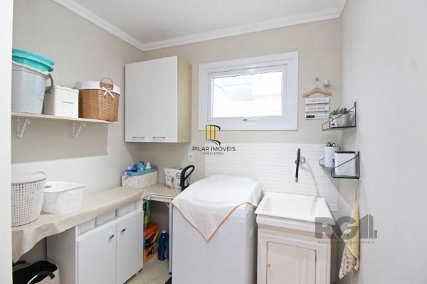 Casa em Porto Alegre, no bairro Hípica, com 3 dormitório(s), e 3 banheiros, à venda.