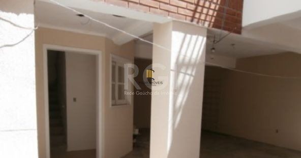 Casa Condominio em Porto Alegre, no bairro Vila Jardim, com 2 dormitório(s), e 2 banheiros, à venda.