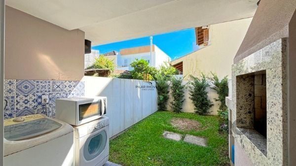 Casa em Porto Alegre, no bairro Hípica, com 2 dormitório(s), à venda.
