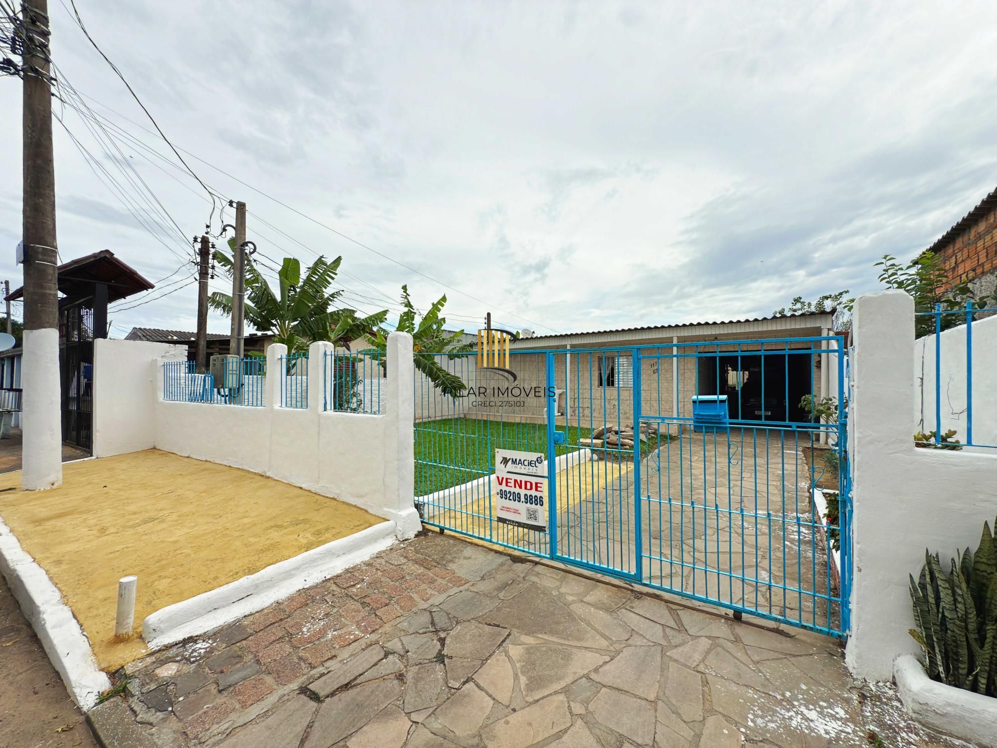 Casa 3 dormitórios no bairro Restinga