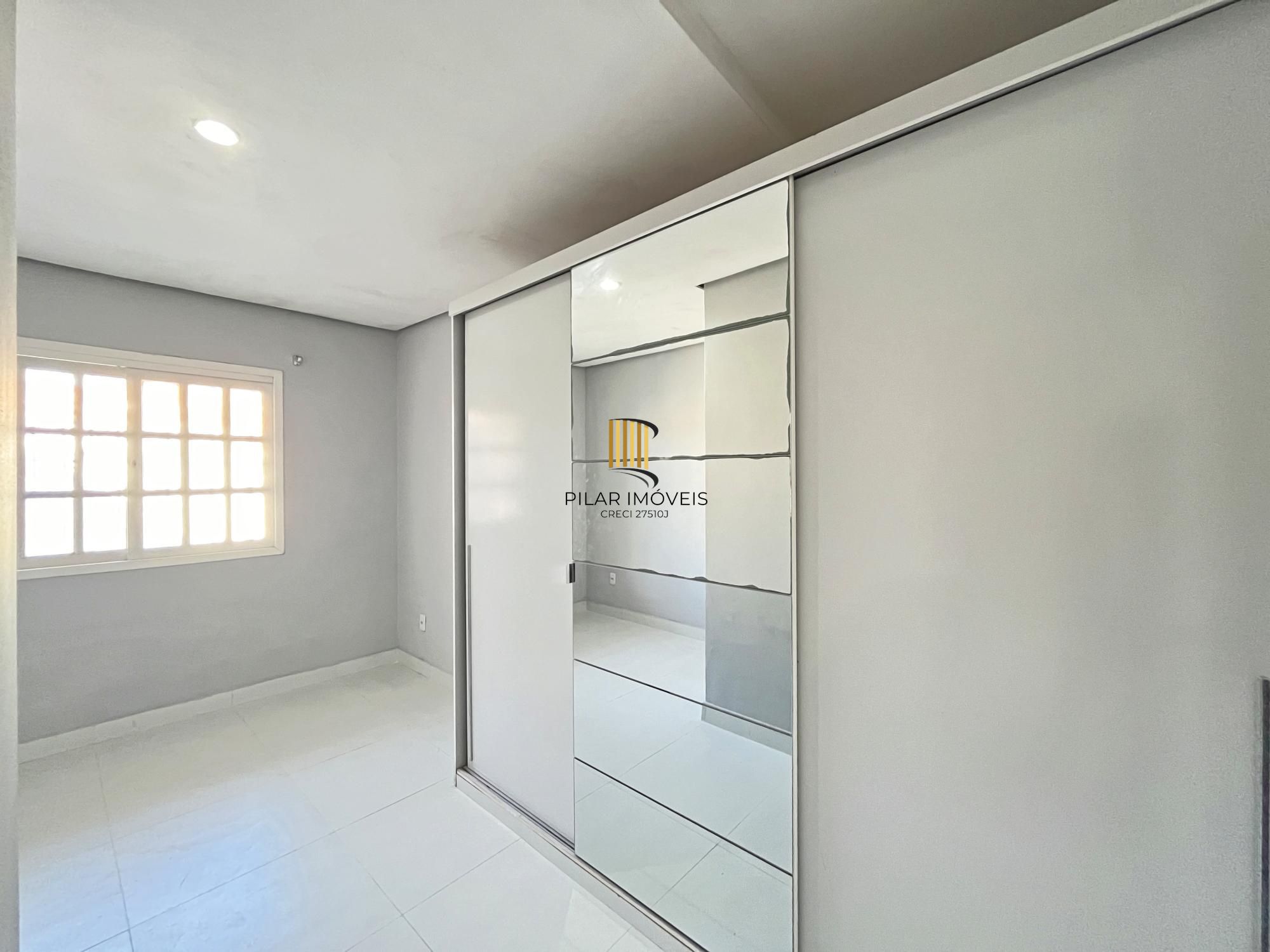 Casa para Venda - 70m², 2 dormitórios, 2 vagas - Hípica