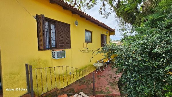 Casa em Porto Alegre, no bairro Belém Novo, com 3 dormitório(s), e 3 banheiros, à venda.