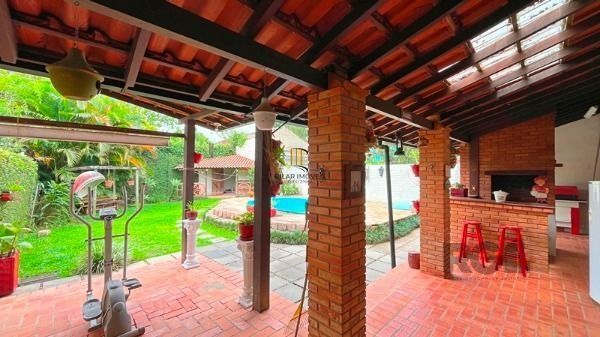Casa para Venda - 235.64m², 3 dormitórios, sendo 1 suites, 3 vagas - Guarujá