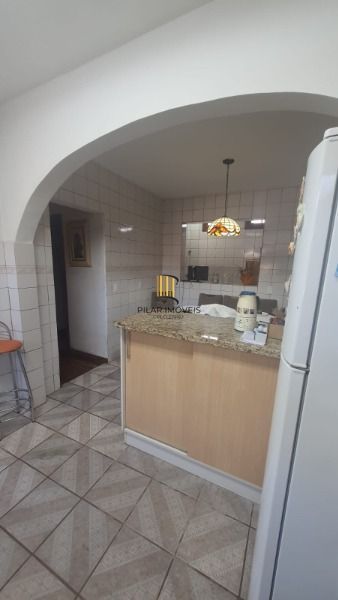 Casa em Porto Alegre, no bairro Nonoai, com 3 dormitório(s), e 3 banheiros, à venda.