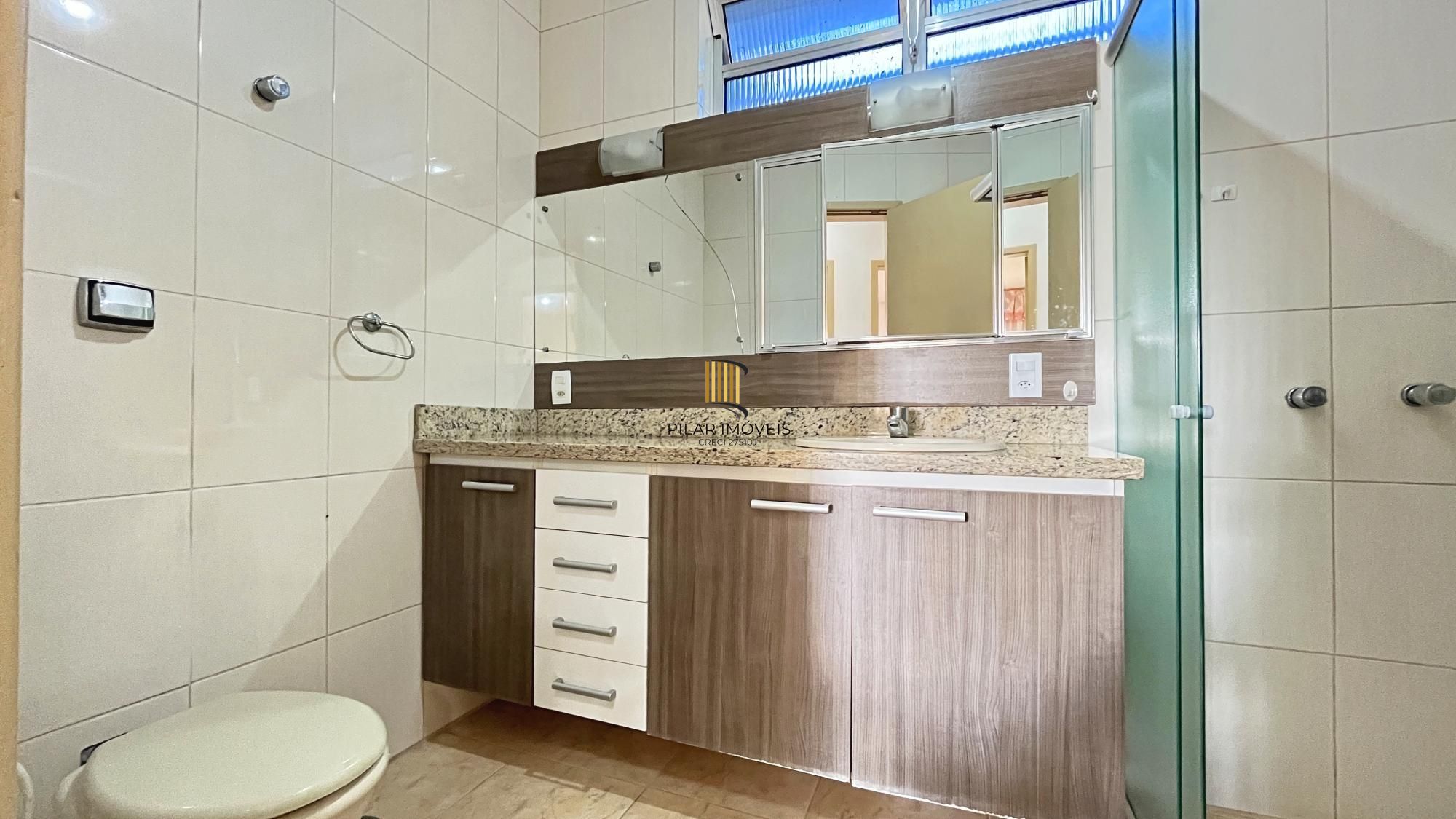 Casa 4 dormitórios no bairro Glória