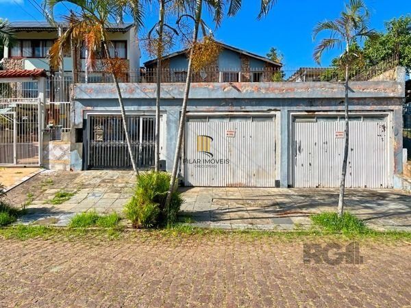 Casa em Porto Alegre, no bairro Tristeza, com 4 dormitório(s), à venda.