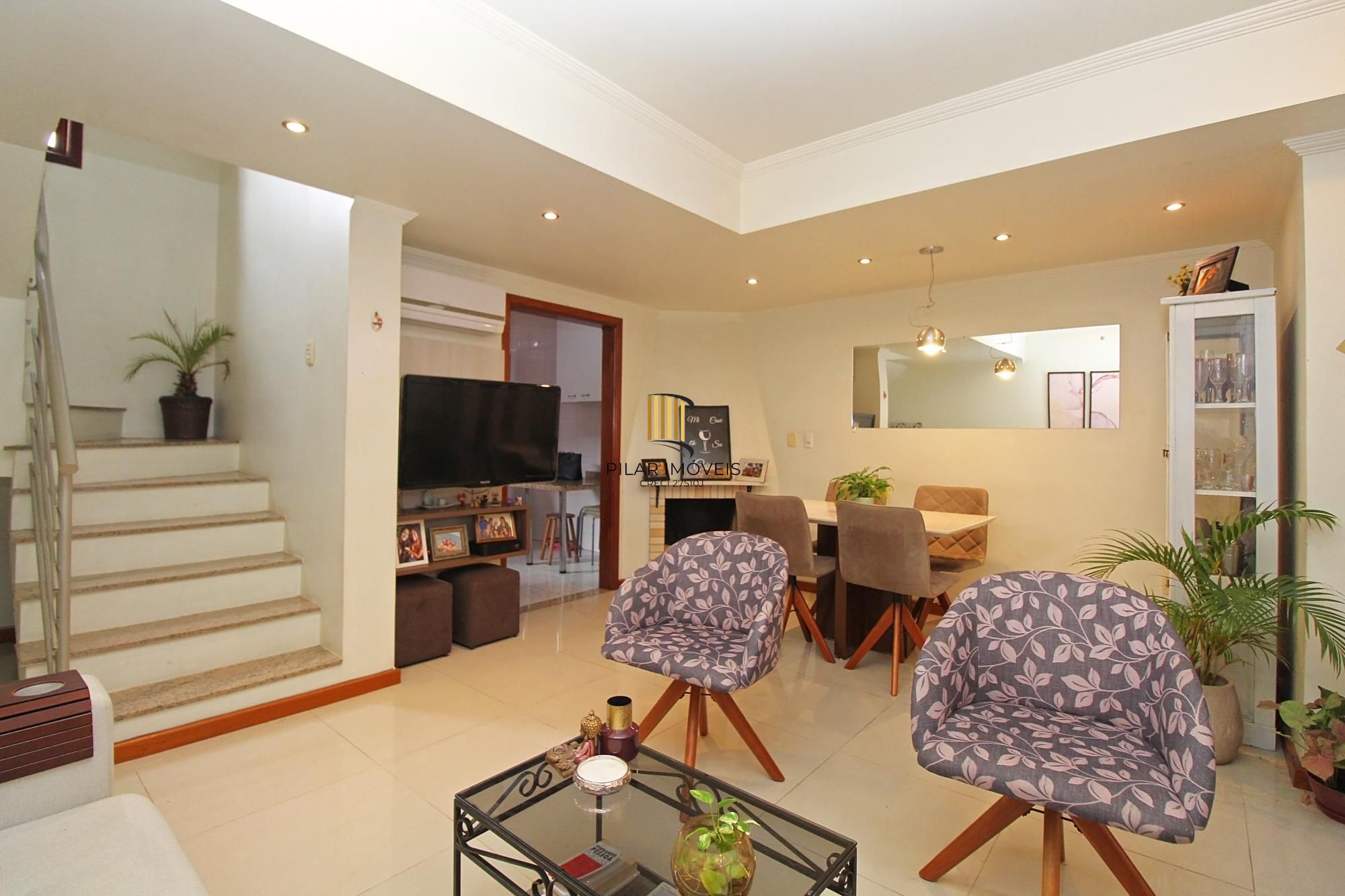 Casa em condomínio com 3 dormitórios, sendo 1 suíte com closet e sacada