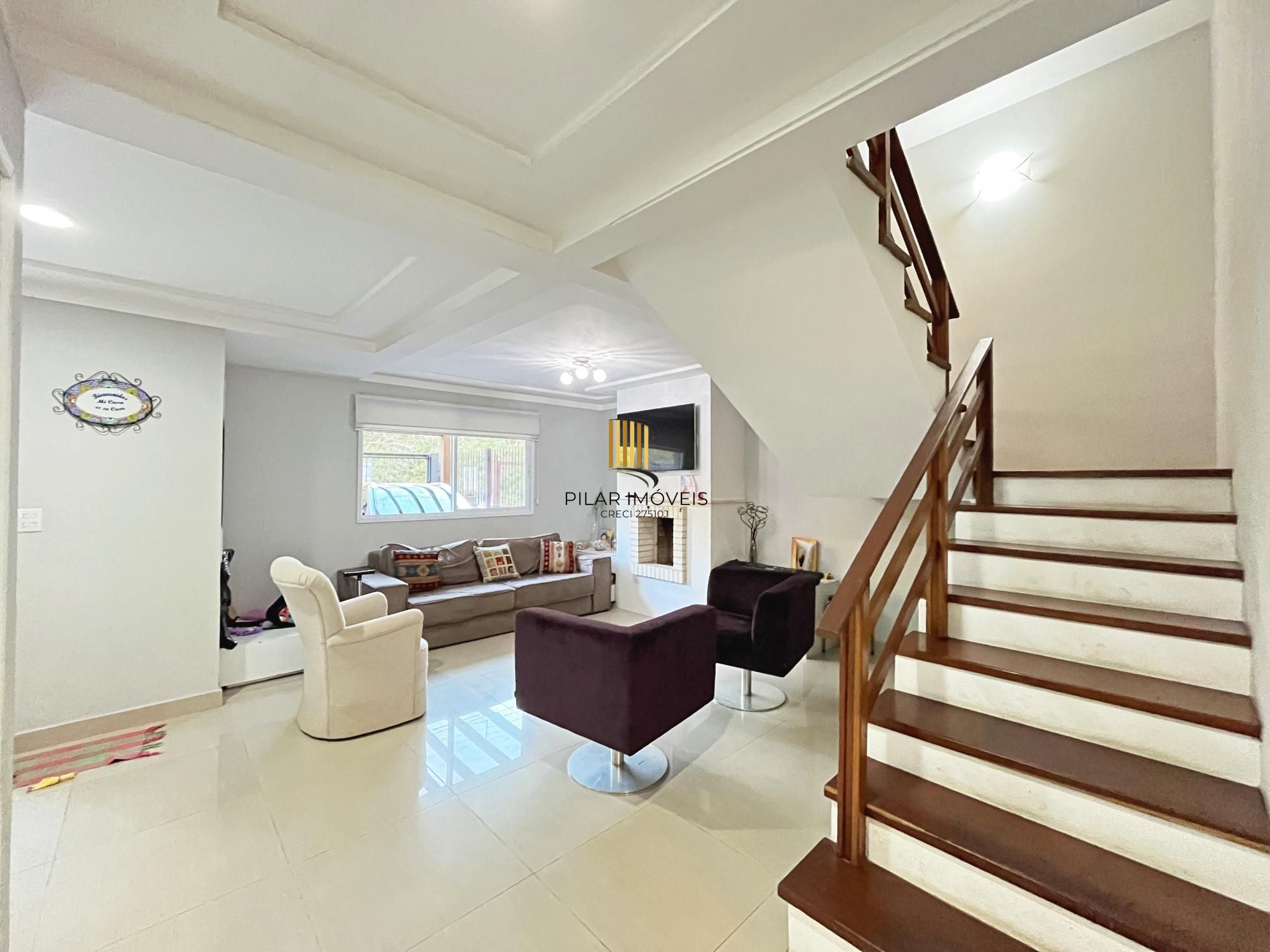Casa para Venda - 270m², 3 dormitórios, sendo 1 suites, 2 vagas - Guarujá