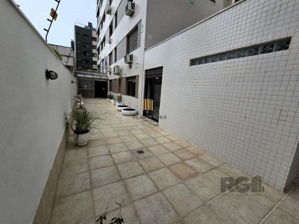 Apartamento em Porto Alegre, no bairro Auxiliadora, com 4 dormitório(s), e 4 banheiros, à venda.
