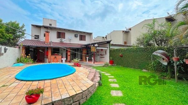 Casa para Venda - 235.64m², 3 dormitórios, sendo 1 suites, 3 vagas - Guarujá