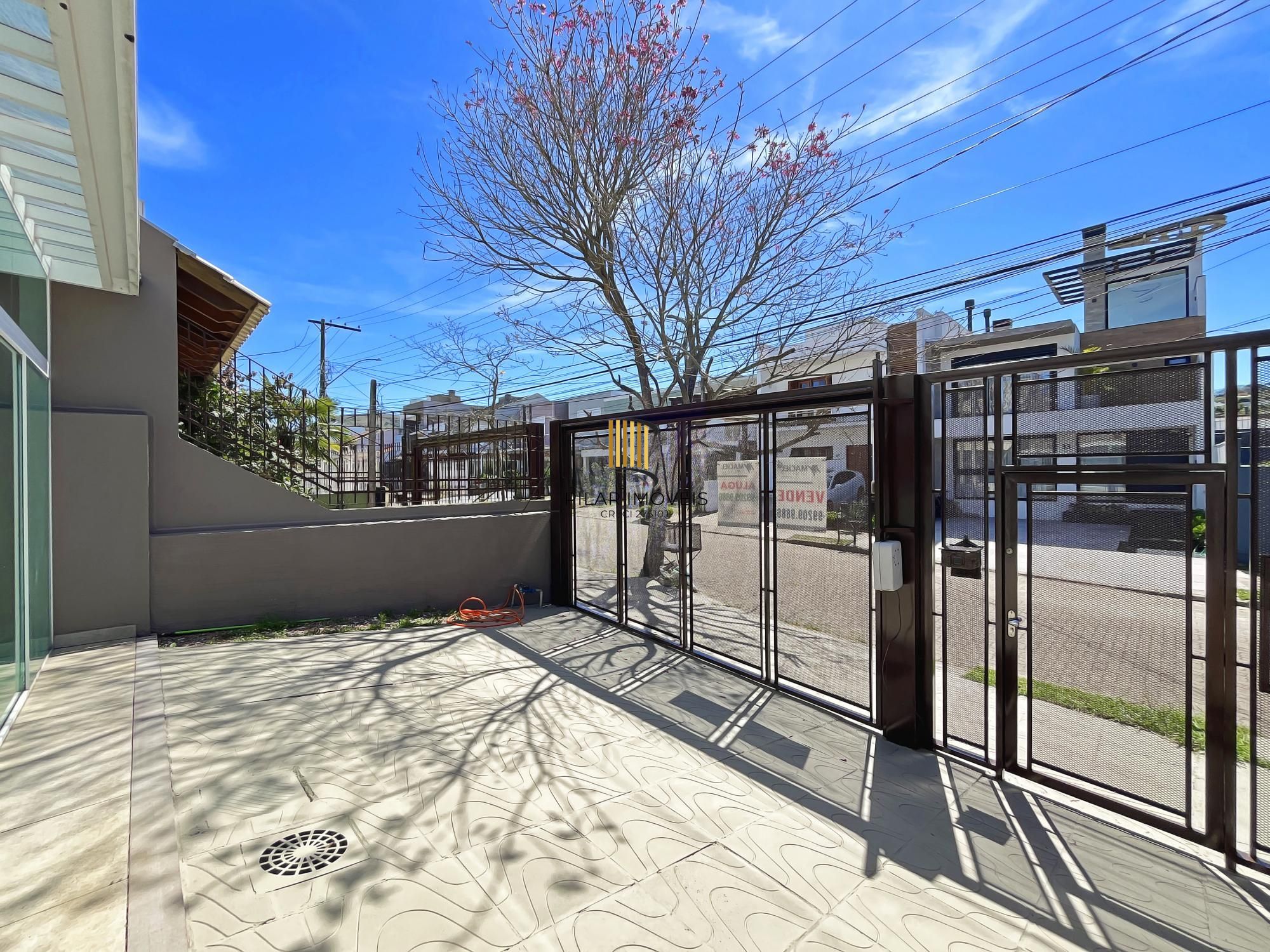 Casa 3 dormitórios no bairro Hípica