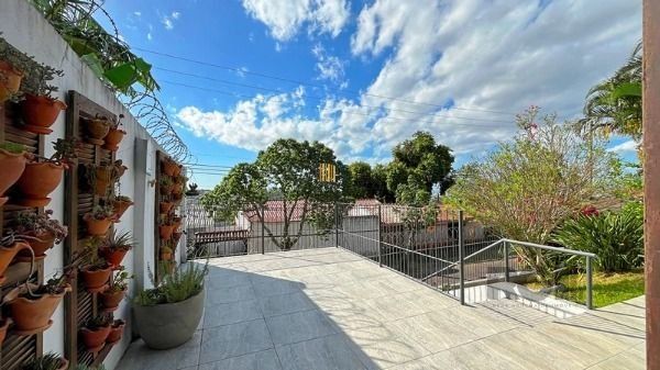 Casa Condominio em Porto Alegre, no bairro Santa Tereza, com 3 dormitório(s), e 3 banheiros, à venda.