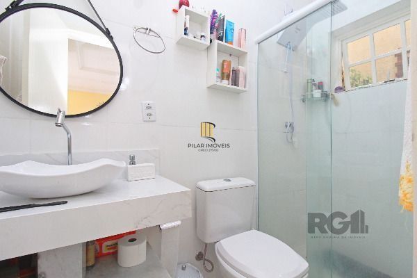 Casa em Porto Alegre, no bairro Hípica, com 2 dormitório(s), e 2 banheiros, à venda.