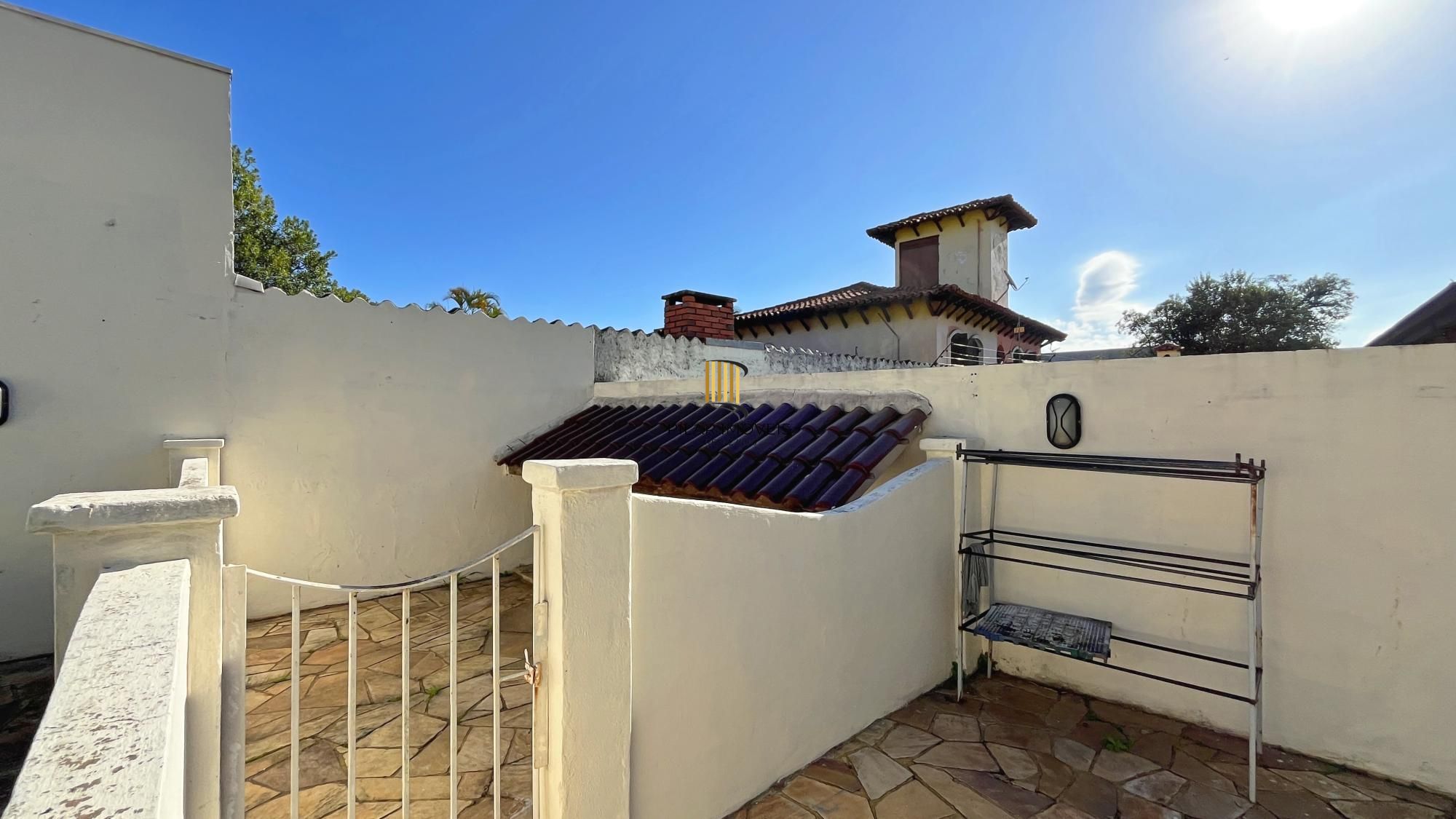 Casa 5 dormitórios no bairro Ipanema