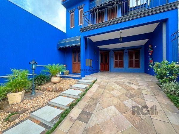Casa em Porto Alegre, no bairro Hípica, com 3 dormitório(s), e 3 banheiros, à venda.