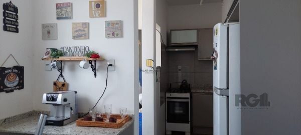 Apartamento em Porto Alegre, no bairro Azenha, com 2 dormitório(s), e 2 banheiros, à venda.