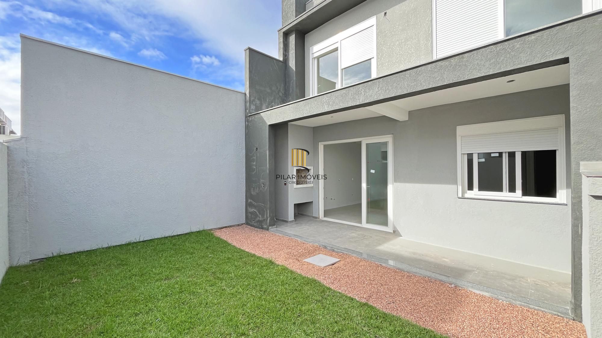 Casa 4 dormitórios( 1 dorm térreo) no Condomínio Villa Amalfi, na zona sul de Porto Alegre.