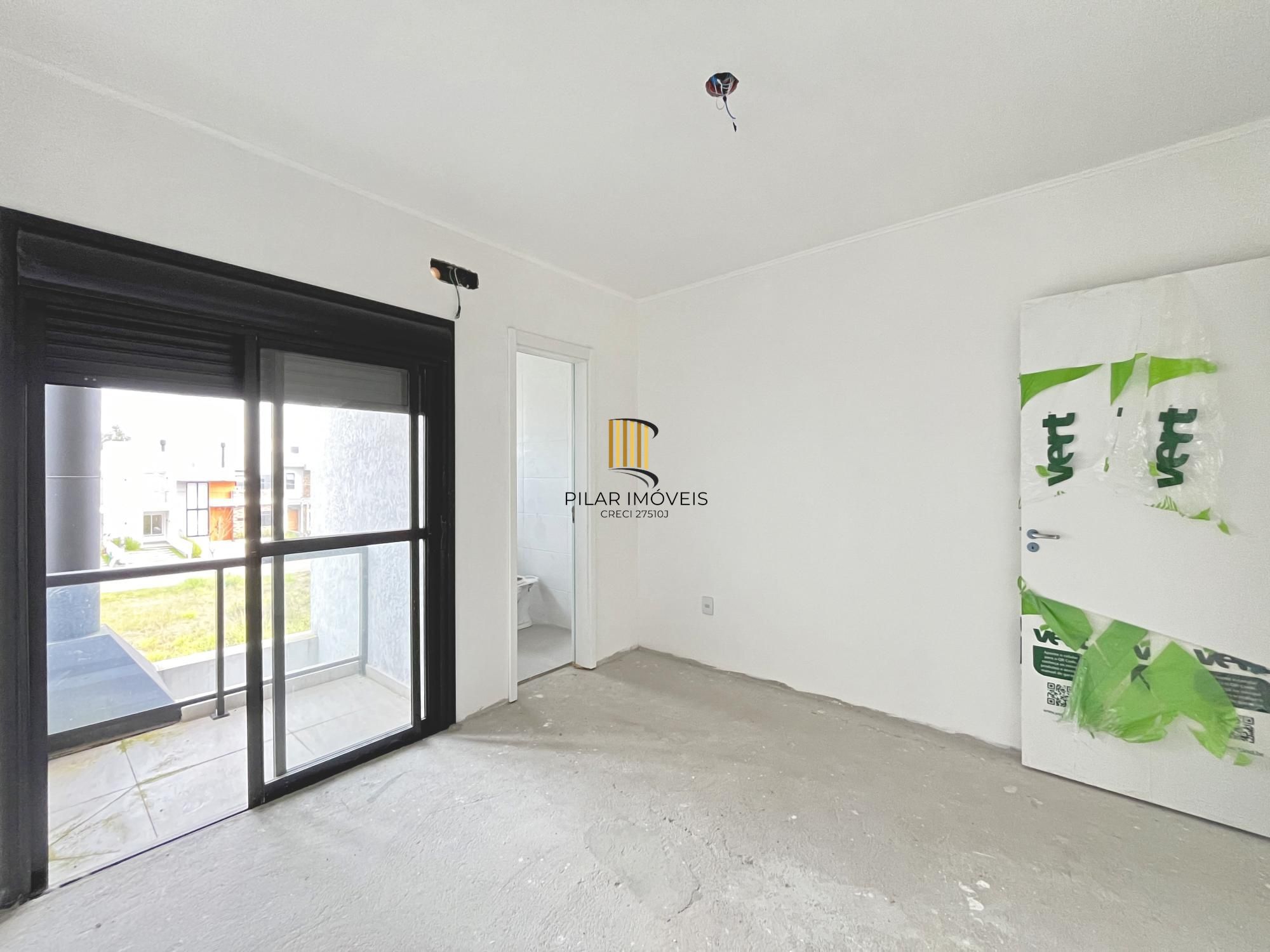 Casa em Porto Alegre, no bairro Hípica, com 2 dormitório(s), e 2 banheiros, à venda.