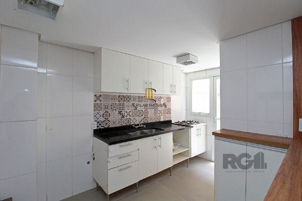 Casa Condominio em Porto Alegre, no bairro Pedra Redonda, com 3 dormitório(s), e 3 banheiros, à venda.