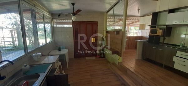 Sítio em Porto Alegre, no bairro São Caetano, com 5 dormitório(s), e 5 banheiros, à venda.