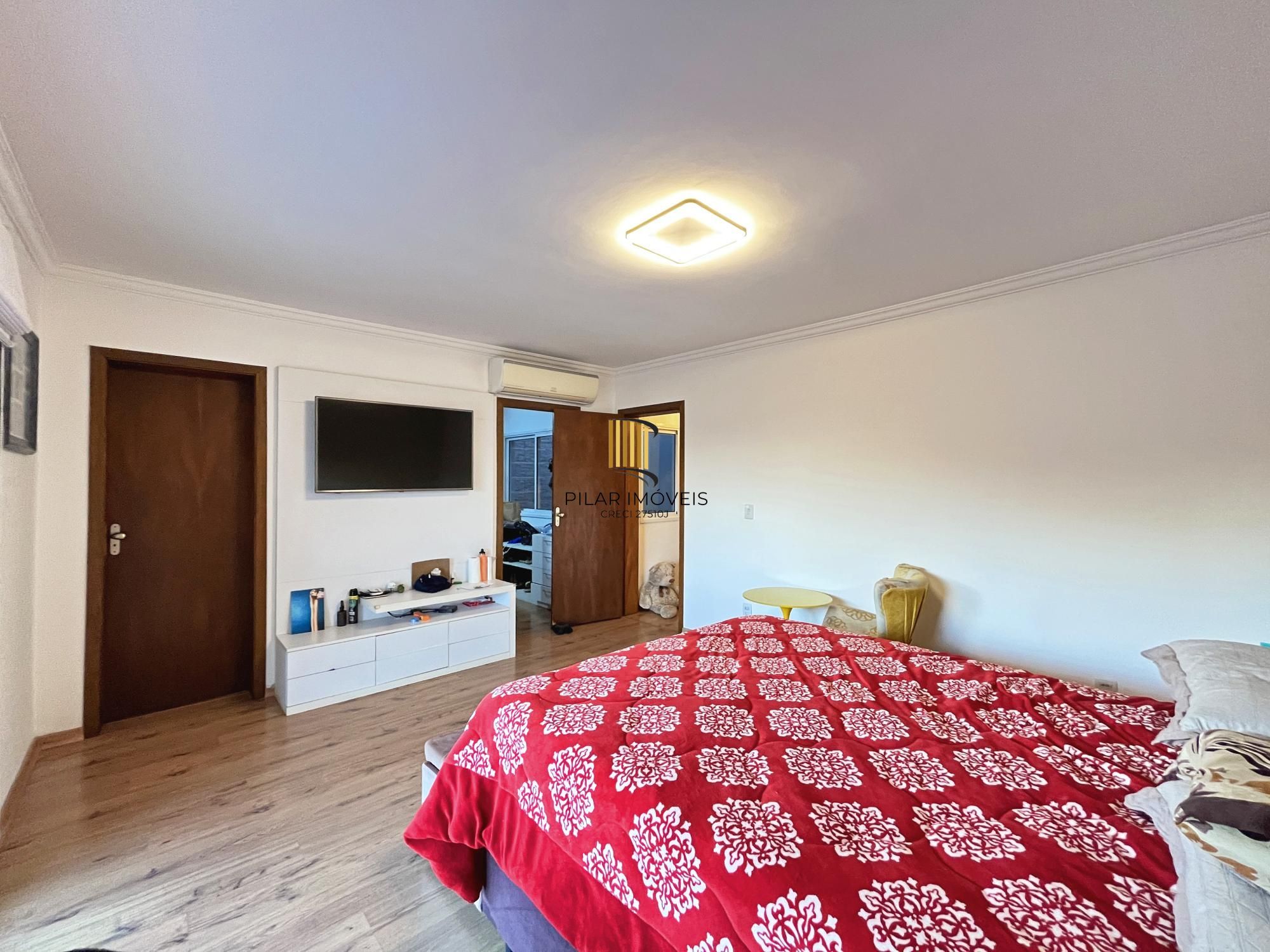 Casa para Venda - 270m², 3 dormitórios, sendo 1 suites, 2 vagas - Guarujá