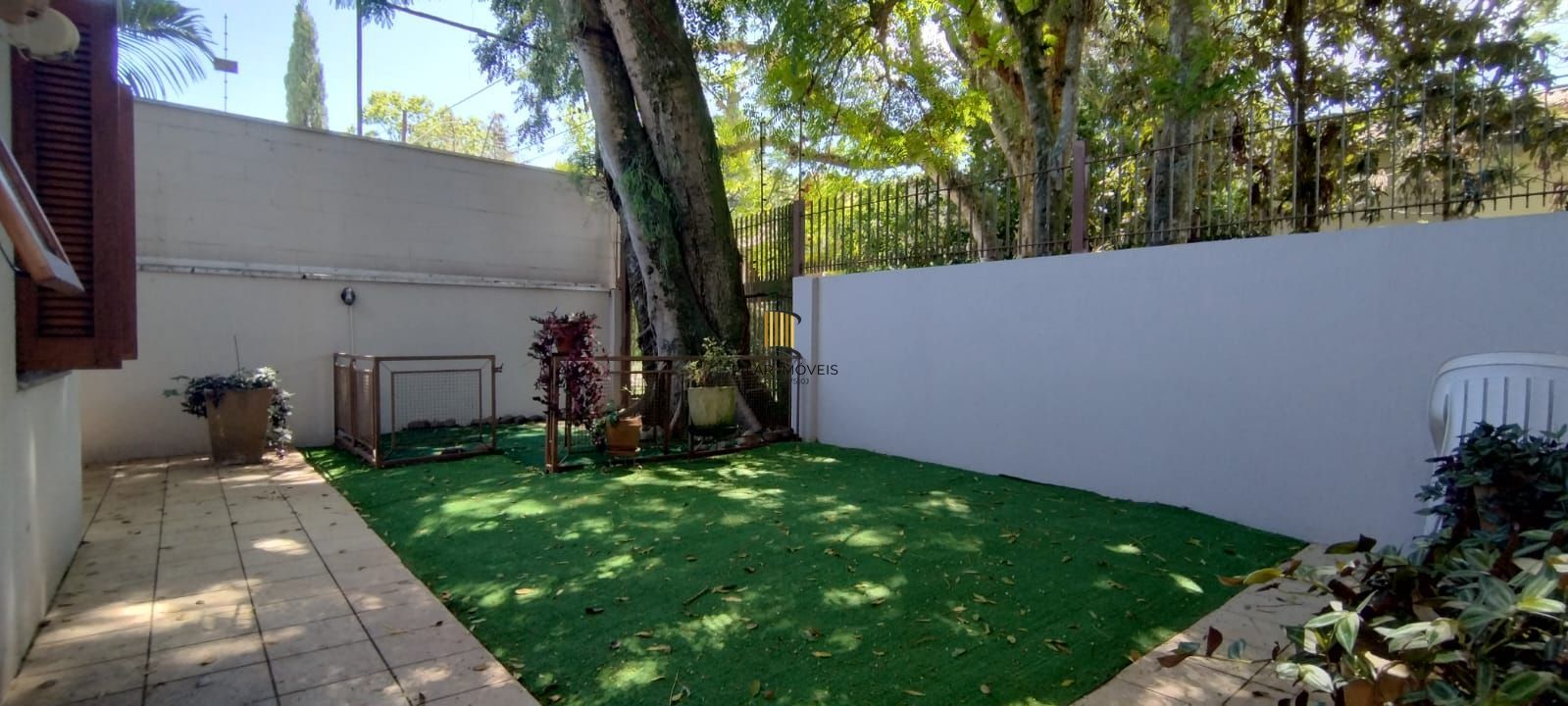 Linda Residência com 3 dormitórios sendo 1 suíte no Jardim Isabel.