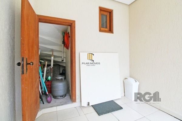 Casa Condomínio em Porto Alegre, no bairro Tristeza, com 3 dormitório(s), à venda.