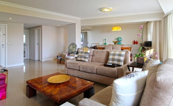 Apartamento em Porto Alegre, no bairro Santa Tereza, com 3 dormitório(s), e 3 banheiros, à venda.