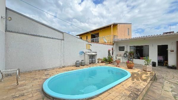 Casa em Porto Alegre, no bairro Aberta dos Morros, com 3 dormitório(s), à venda.