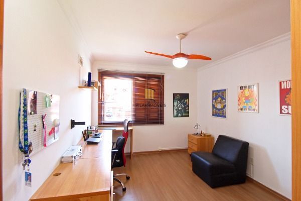 Casa Condominio em Porto Alegre, no bairro Cristal, com 4 dormitório(s), e 4 banheiros, à venda.