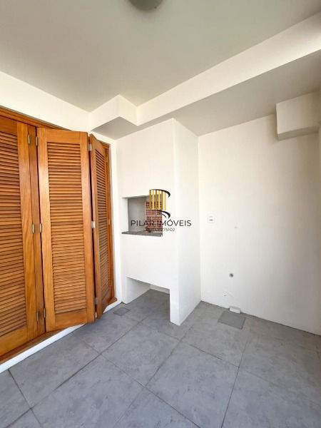 Apartamento em Porto Alegre, no bairro Tristeza, com 2 dormitório(s), e 2 banheiros, à venda.