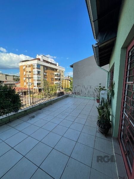 Casa 6 dormitórios no bairro Cristal