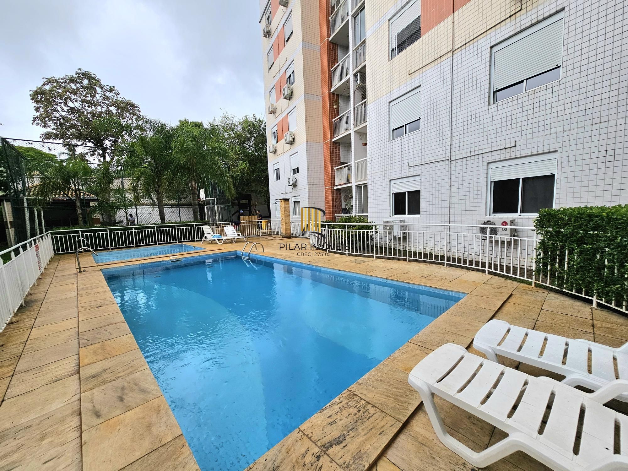 Lindo apartamento 2 dorm com suite e churrasqueira no bairro Cristal!