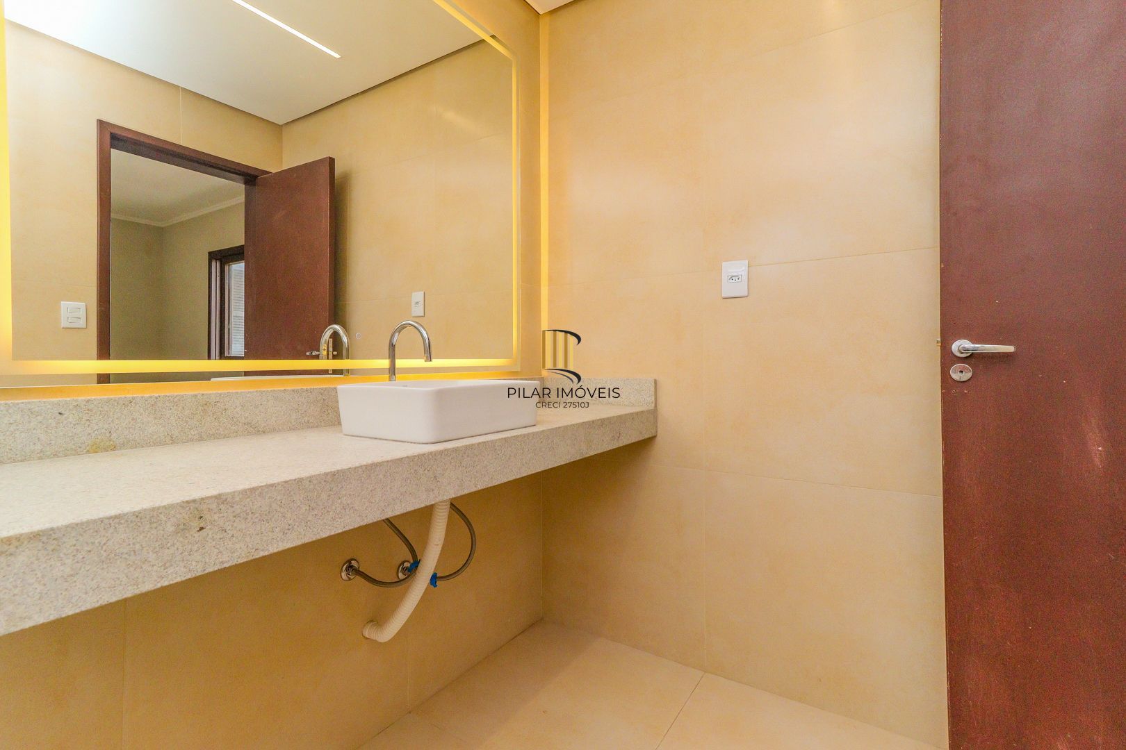 Excelente residência com 4 dormitórios