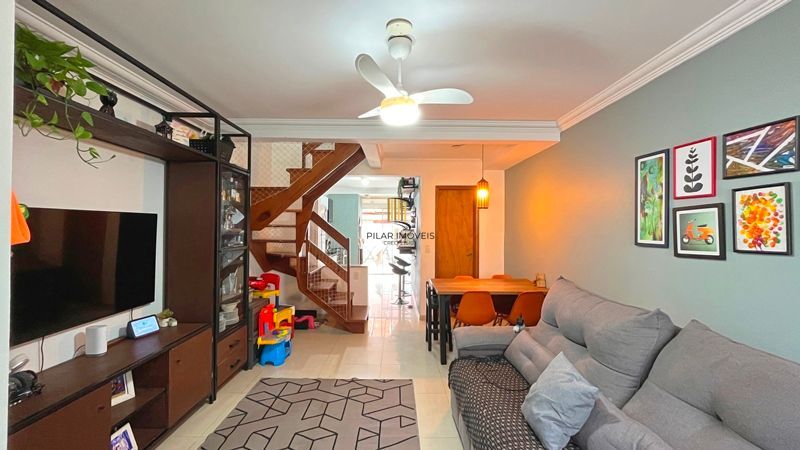 Casa 2 dormitórios no bairro Guarujá