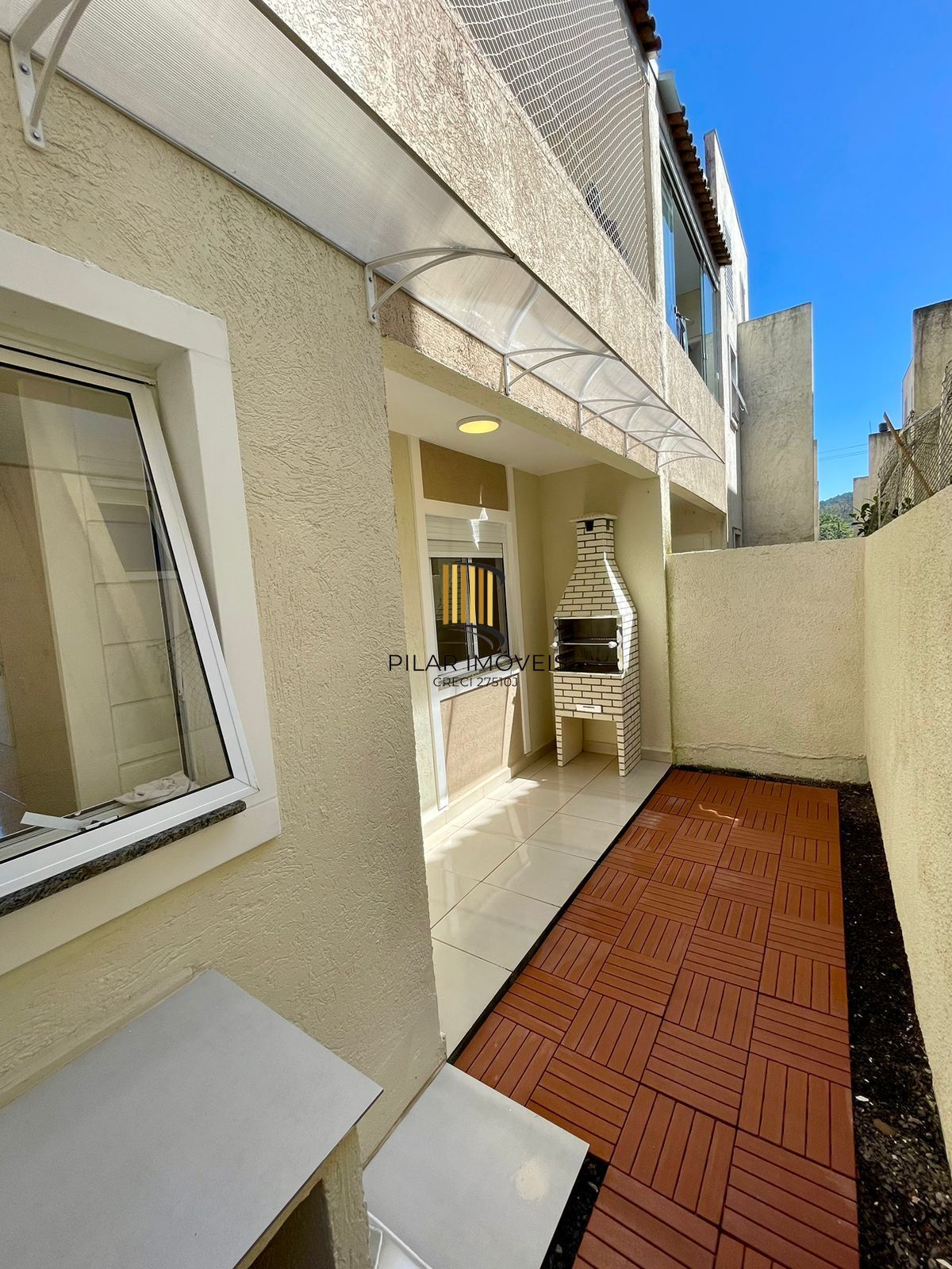 IMPECÁVEL - Casa toda reformada , com 2 dormitórios e 1 vaga