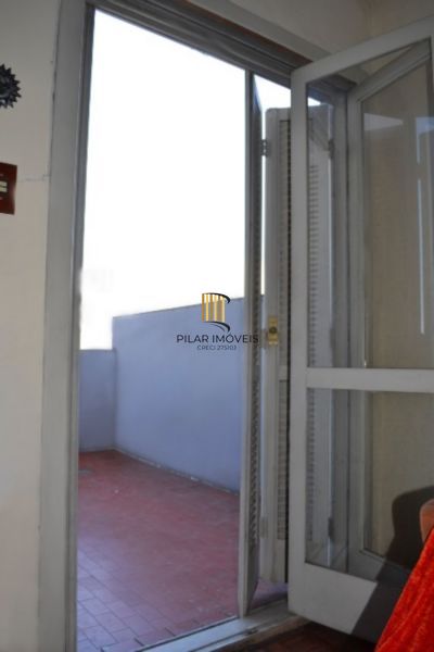 Apartamento em Porto Alegre, no bairro Cidade Baixa, com 2 dormitório(s), e 2 banheiros, à venda.