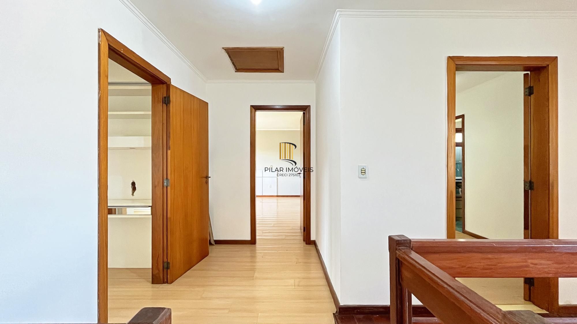 Casa 5 dormitórios no bairro Ipanema