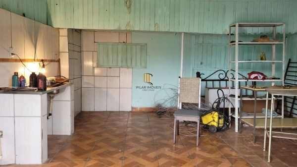 Casa em Porto Alegre, no bairro Santo Antônio, com 3 dormitório(s), e 3 banheiros, à venda.