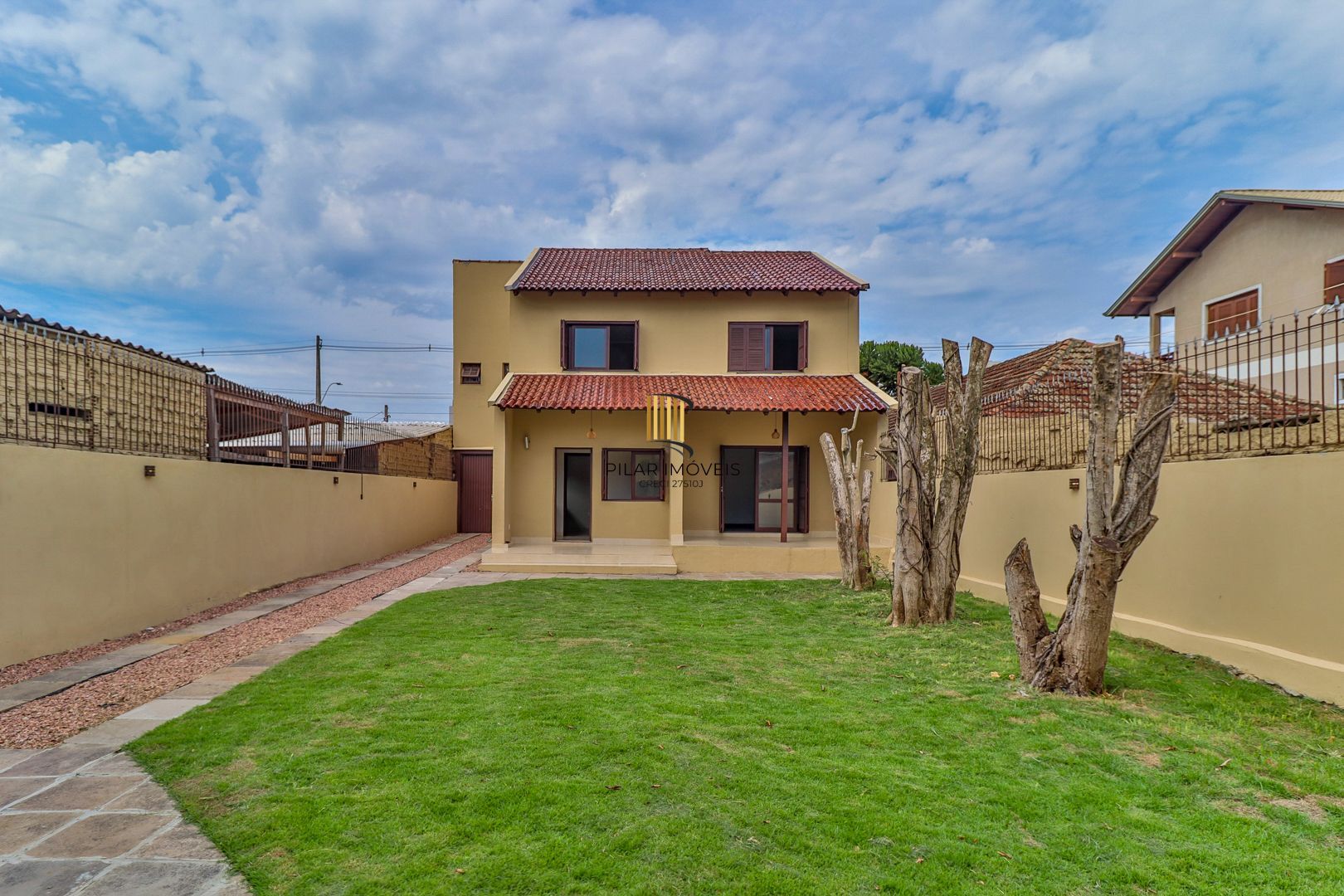 Excelente residência com 4 dormitórios