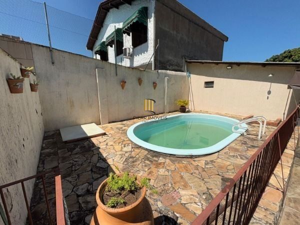 Casa 3 dormitórios no bairro Camaquã