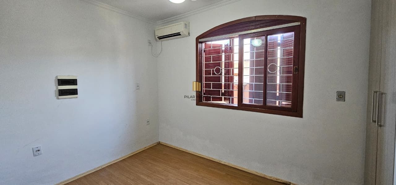 Casa 4 dormitórios no bairro Restinga