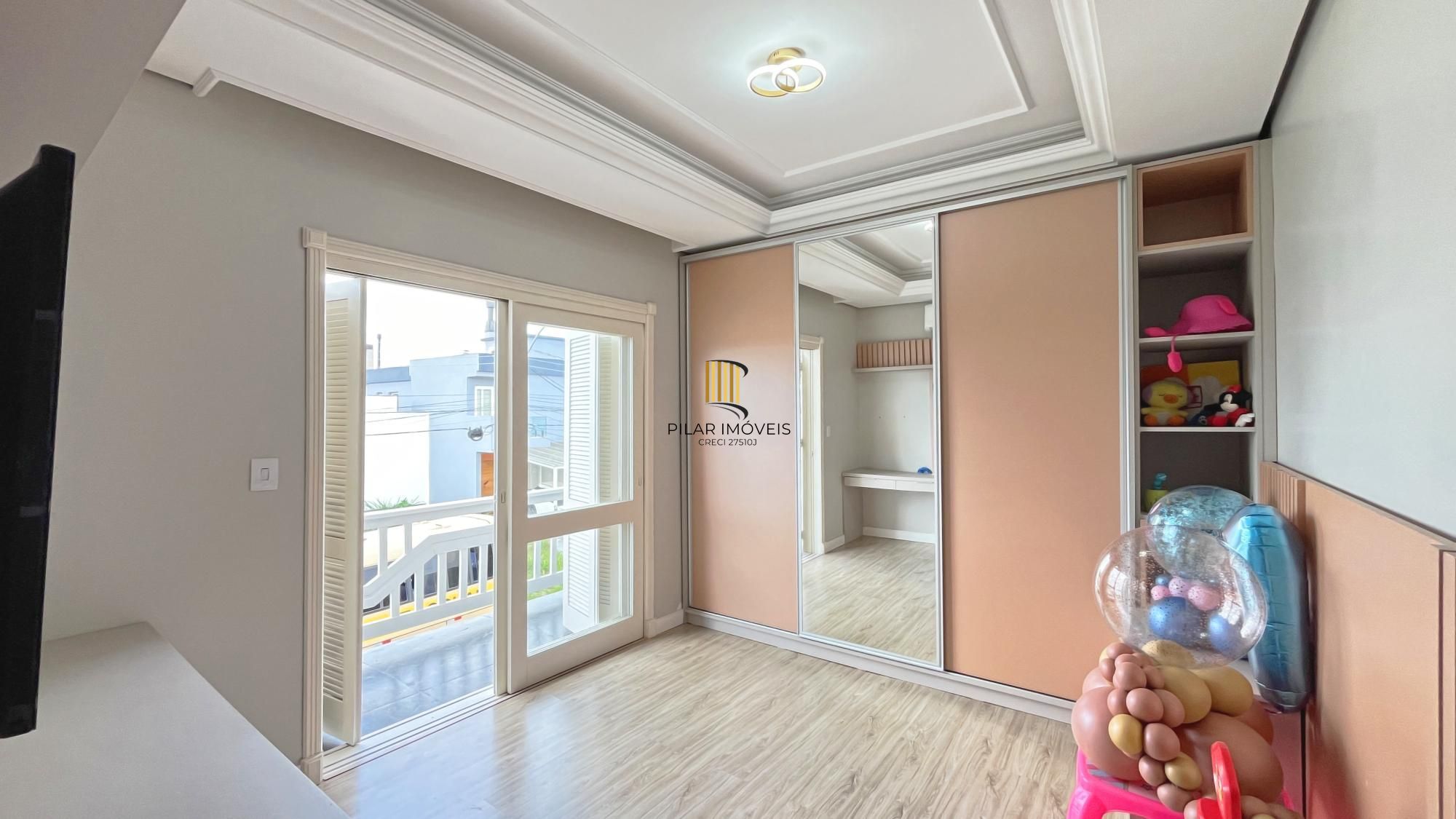 Casa 3 dormitórios no bairro Hípica