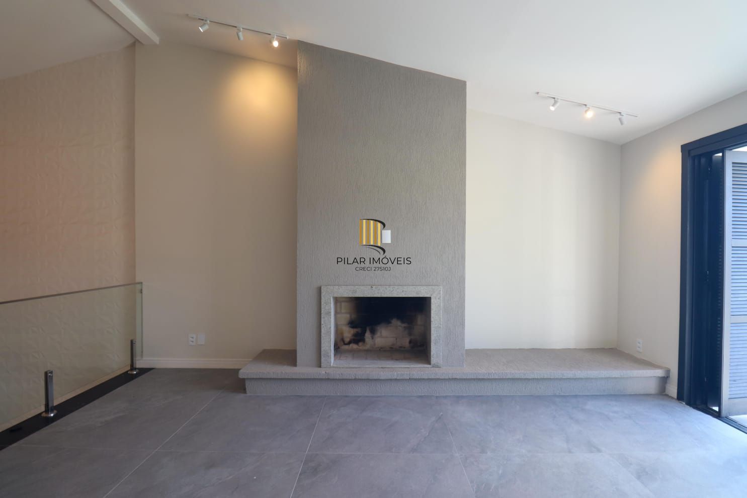 Casa 4 dormitórios no bairro Vila Nova