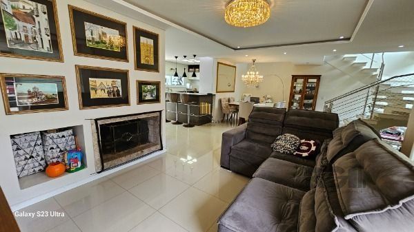 Casa em Porto Alegre, no bairro Hípica, com 3 dormitório(s), e 3 banheiros, à venda.