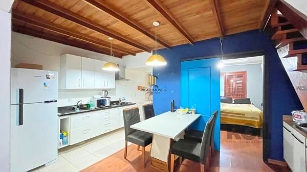 Casa em Porto Alegre, no bairro Hípica, com 2 dormitório(s), e 2 banheiros, à venda.